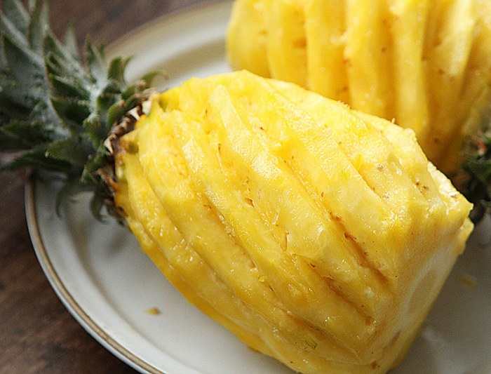 Bulk-Fresh-Pineapples-1.jpeg